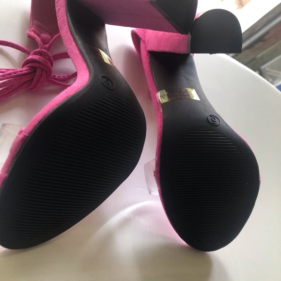 New Fashion Nova pink suede sandals - Picture 5 of 5